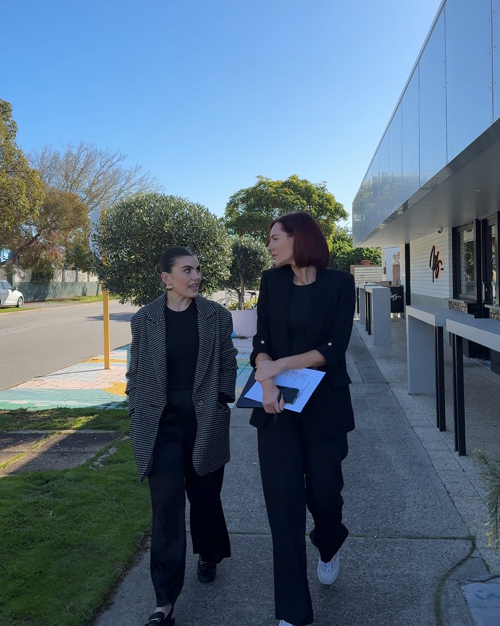 Renee and a stylist walking to the cafe together